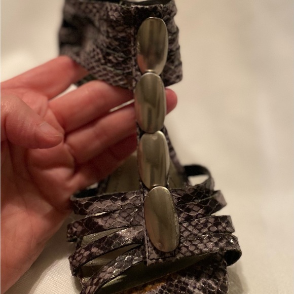 NWOT Women’s Laura Ashley La-Vivian Block Wedge Heel Size 6 1/2 Python Print - Picture 8 of 12